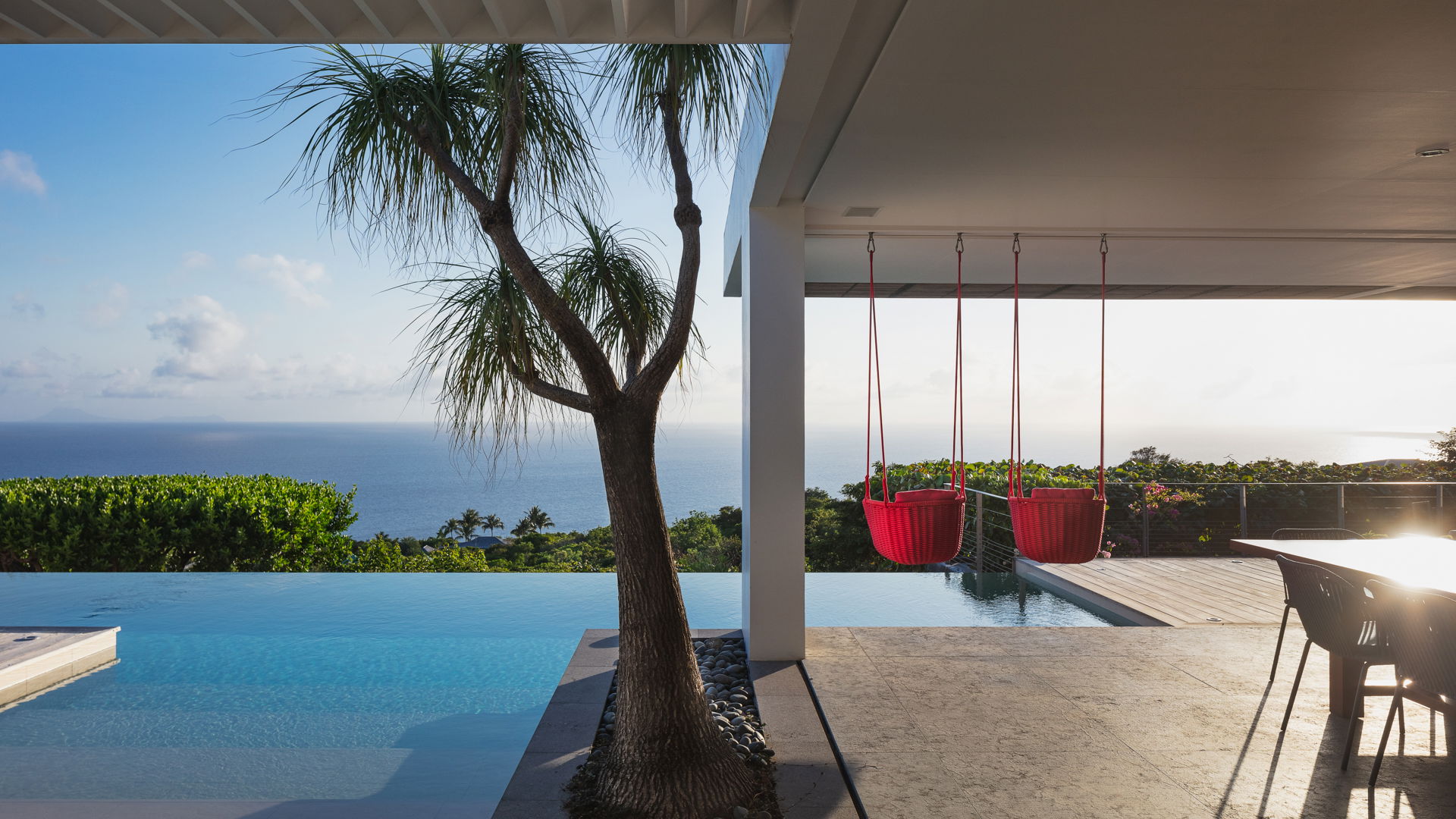 POOL & TERRACE