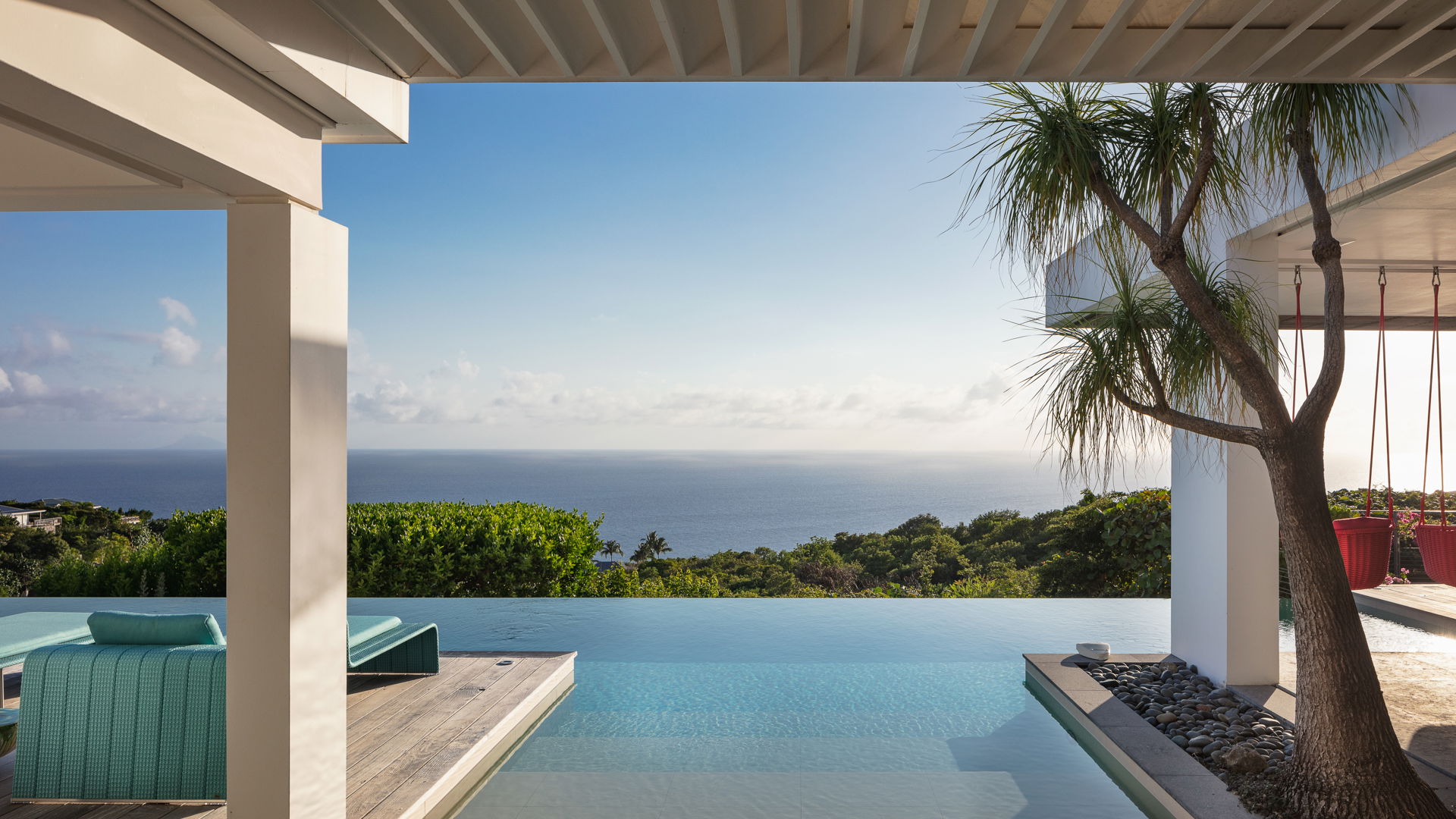 POOL & TERRACE