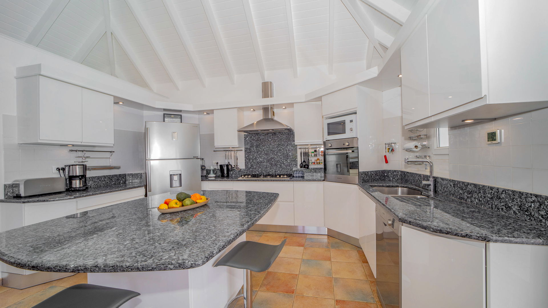 KITCHEN & DINING AREA