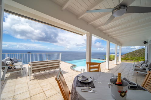 VILLA MANON KITCHEN & DINING AREA 6