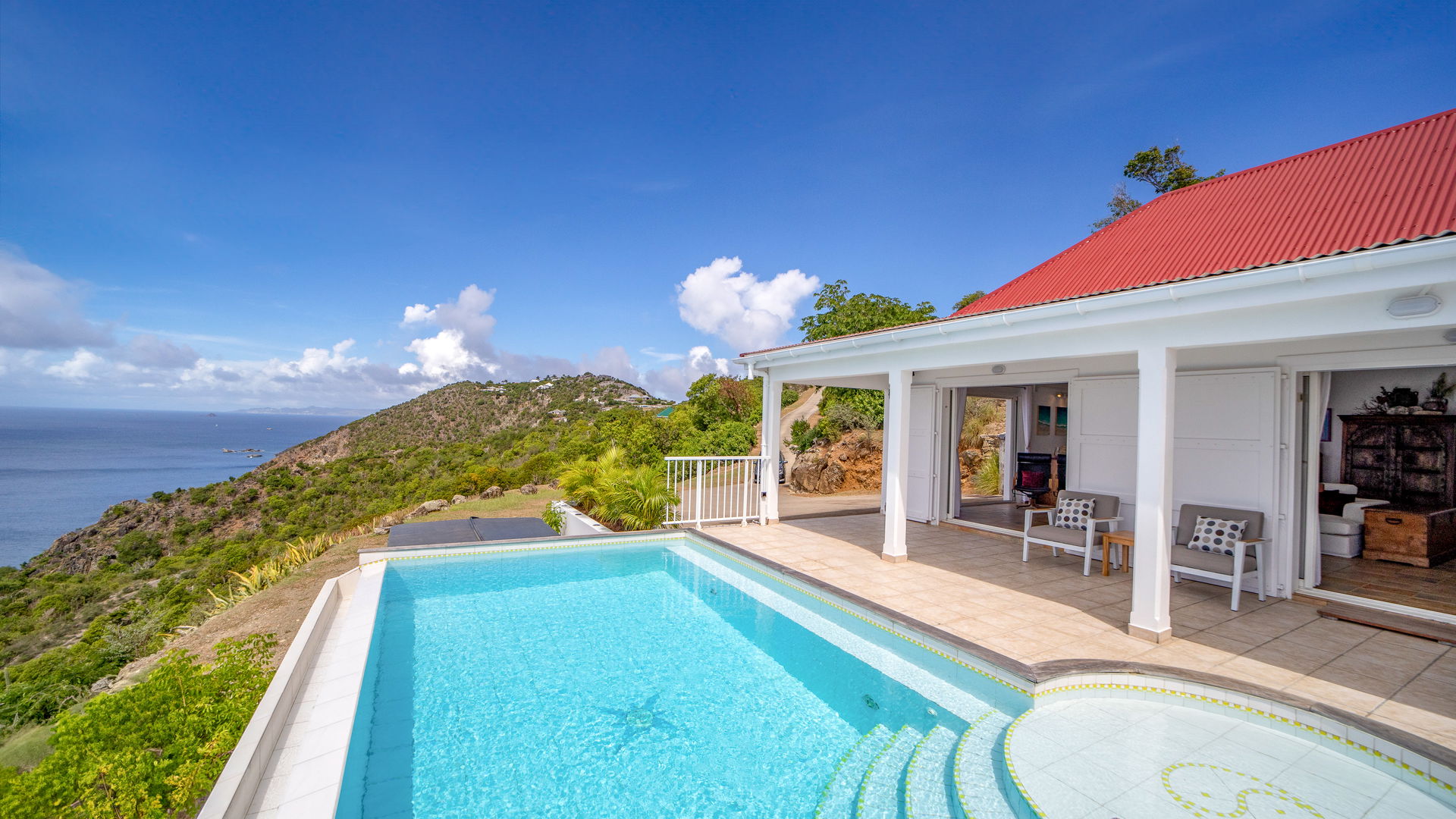POOL & TERRACE