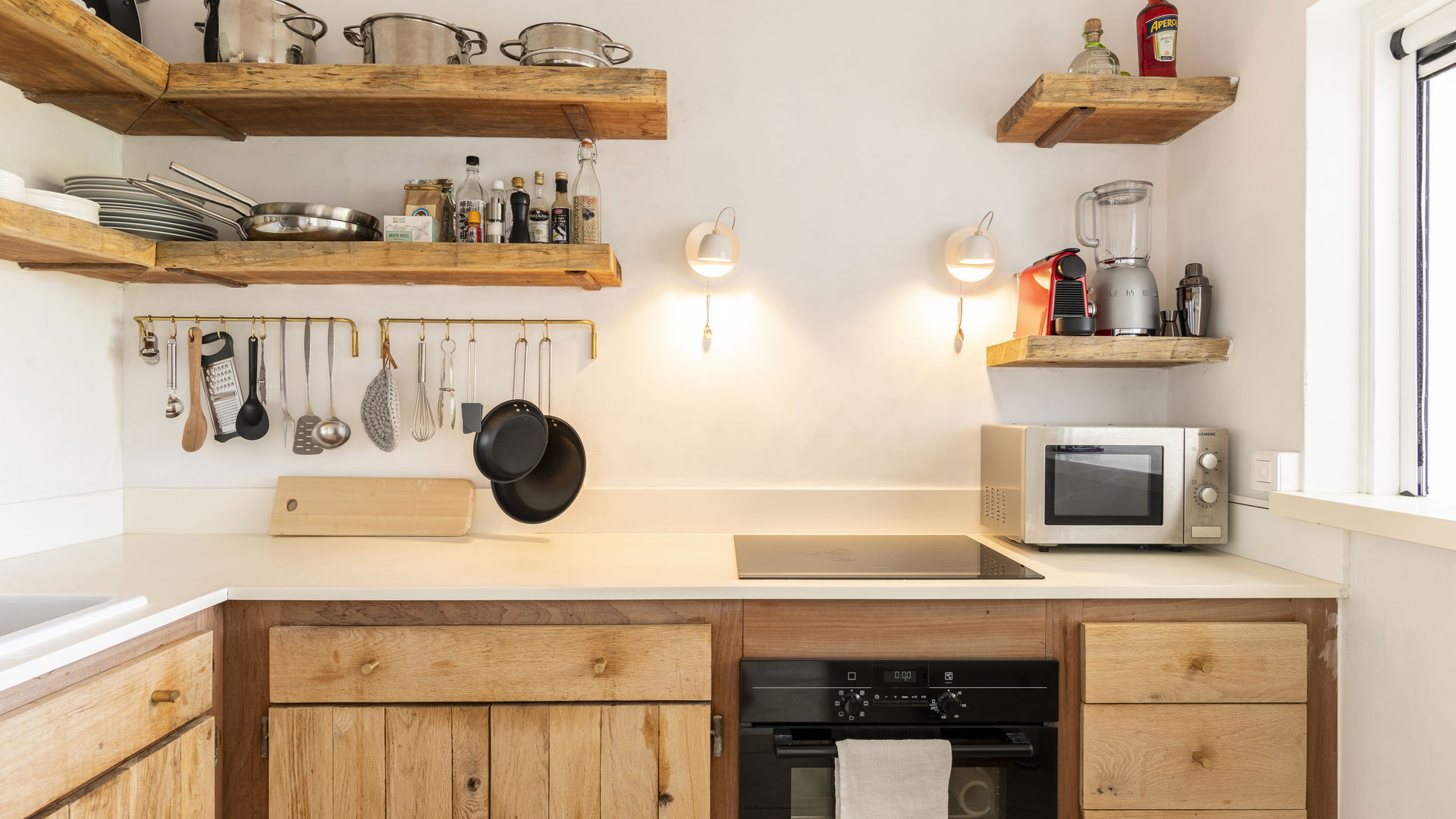 KITCHEN & DINING AREA