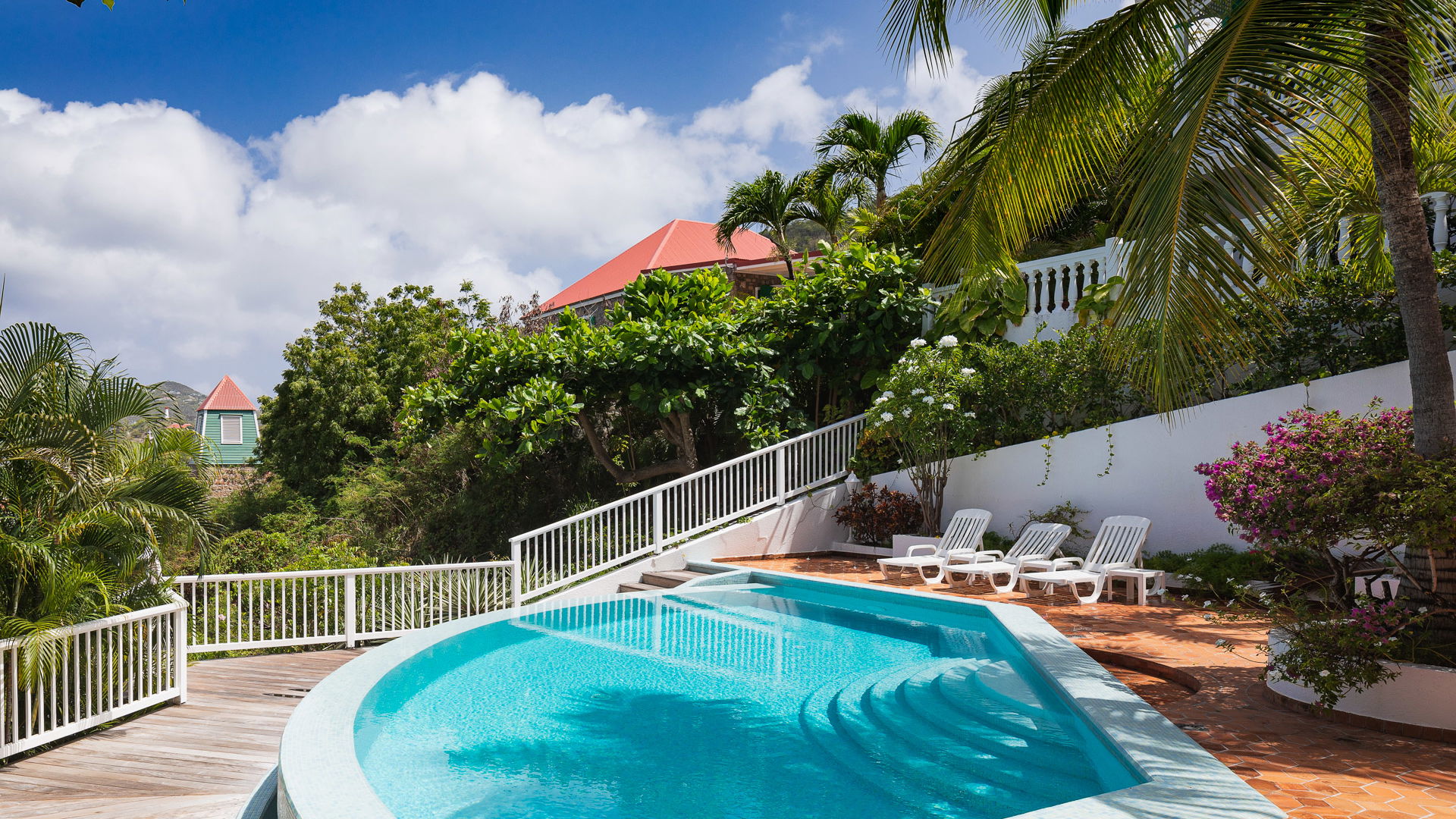 POOL & TERRACE