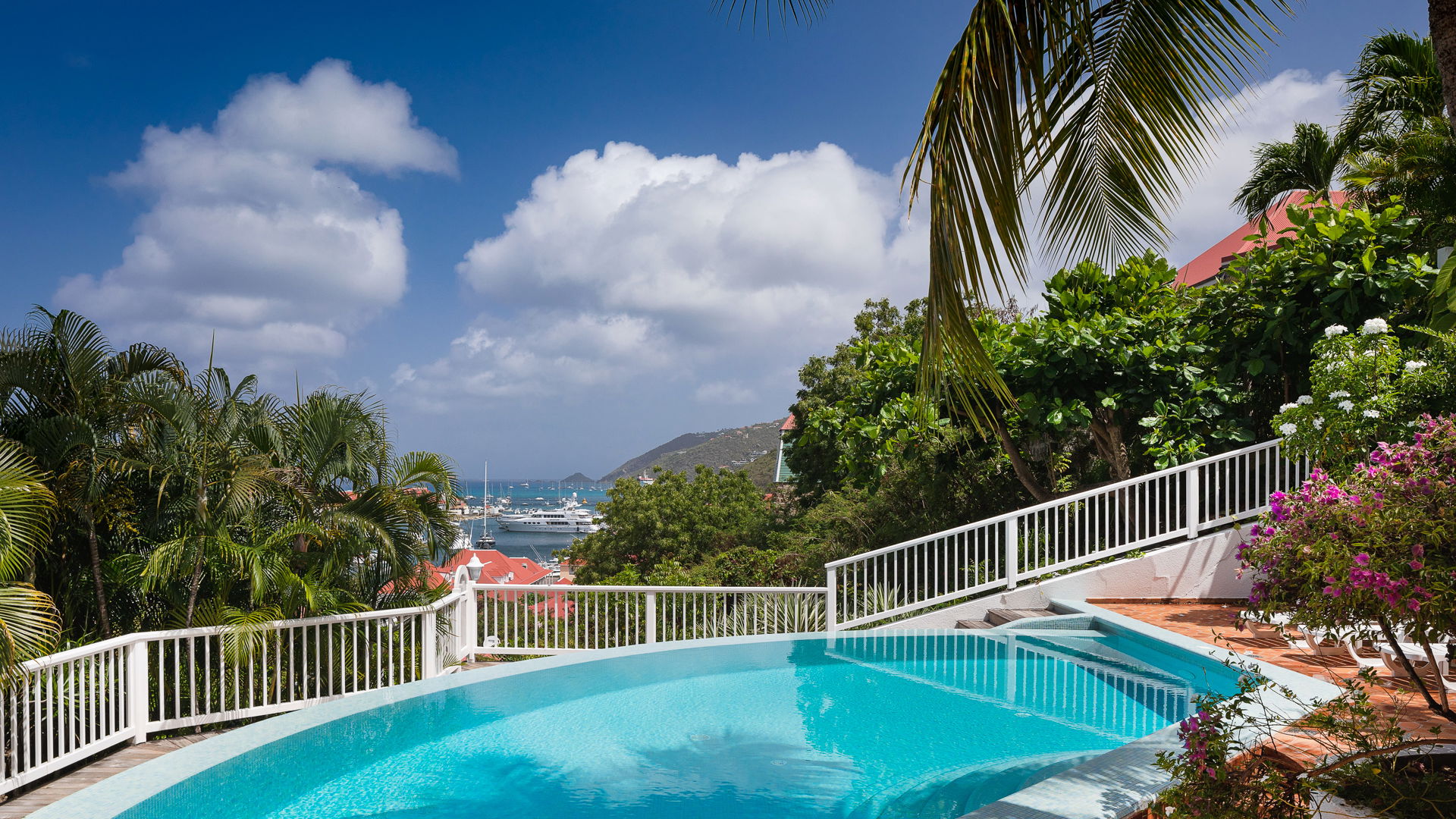 POOL & TERRACE