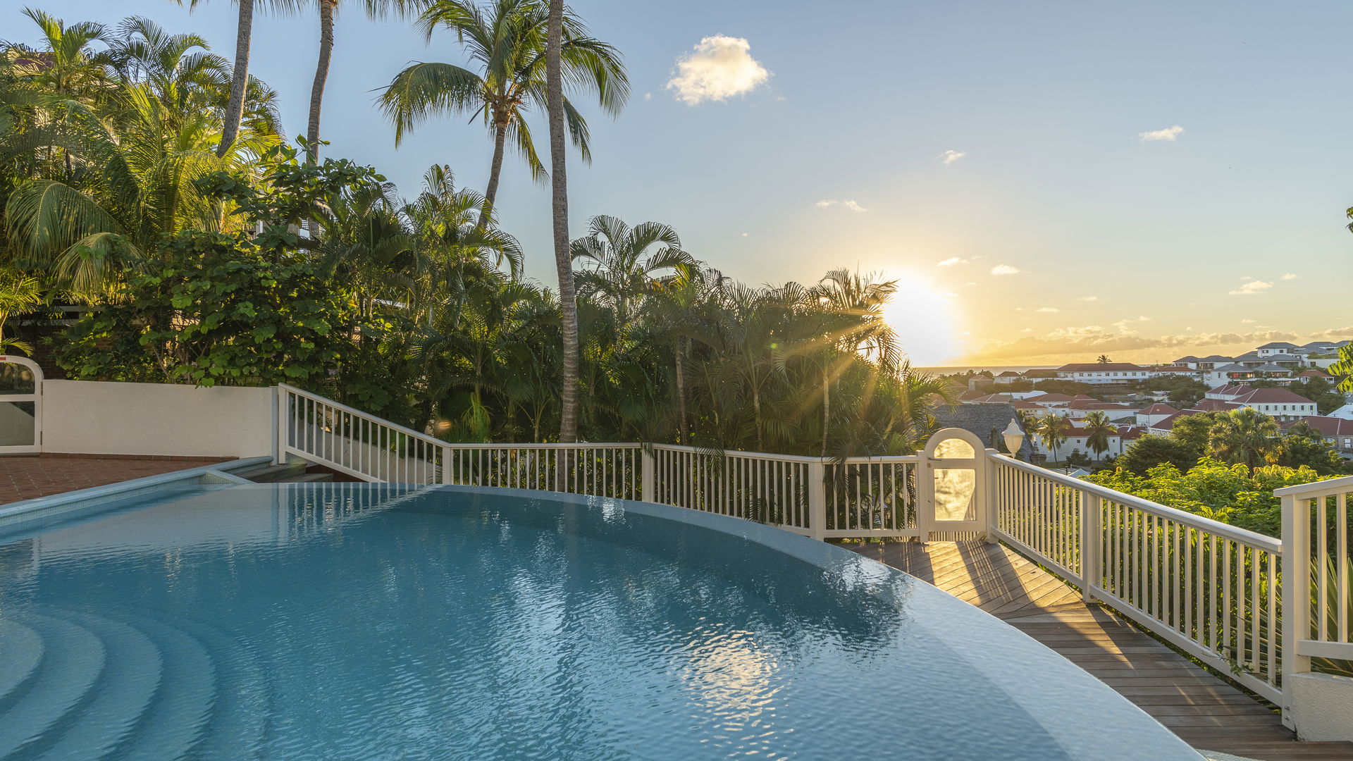 POOL & TERRACE