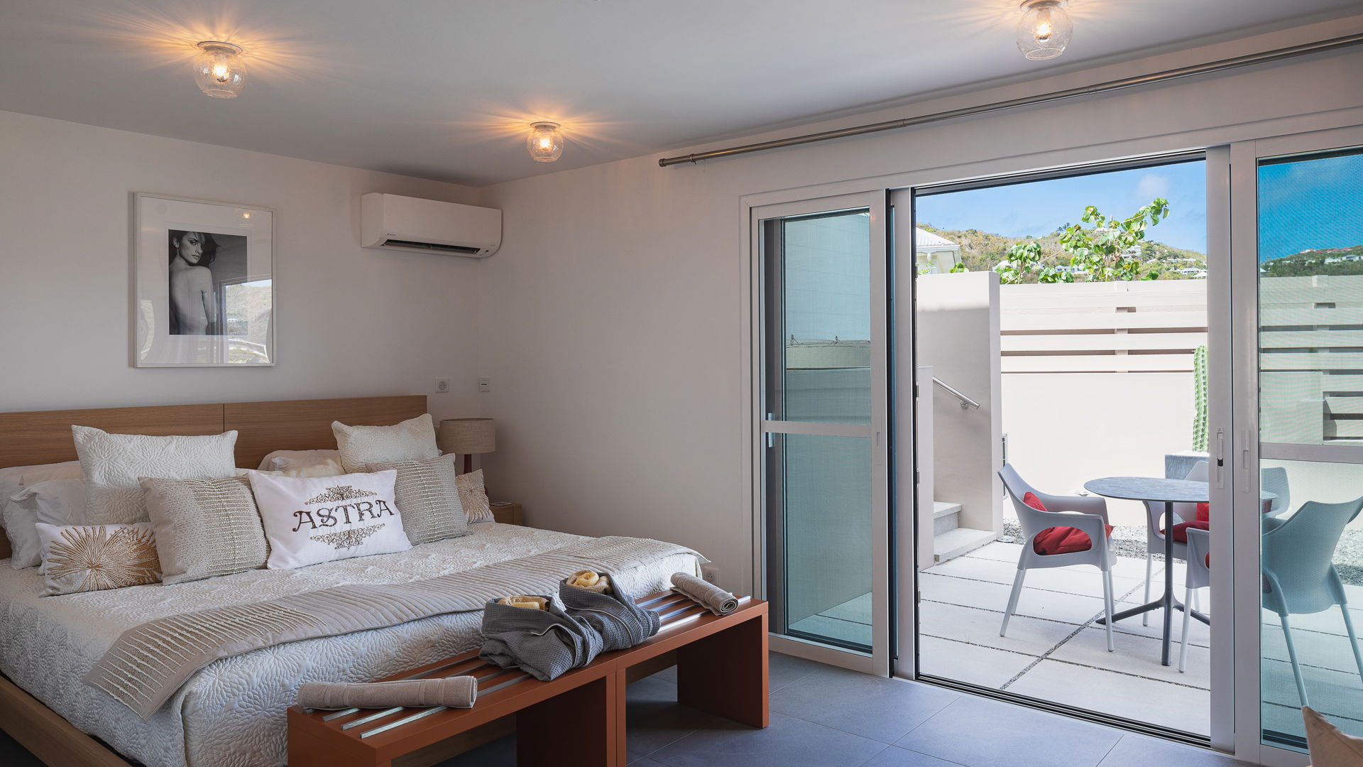 BEDROOM 2