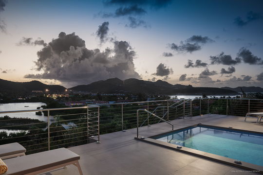 VILLA ASTRA BY NIGHT 2
