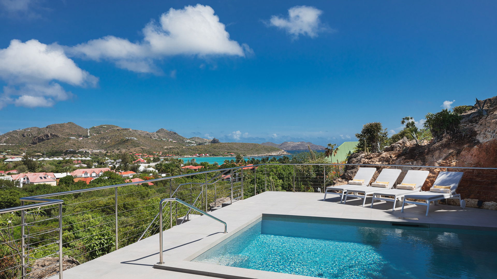 POOL & TERRACE