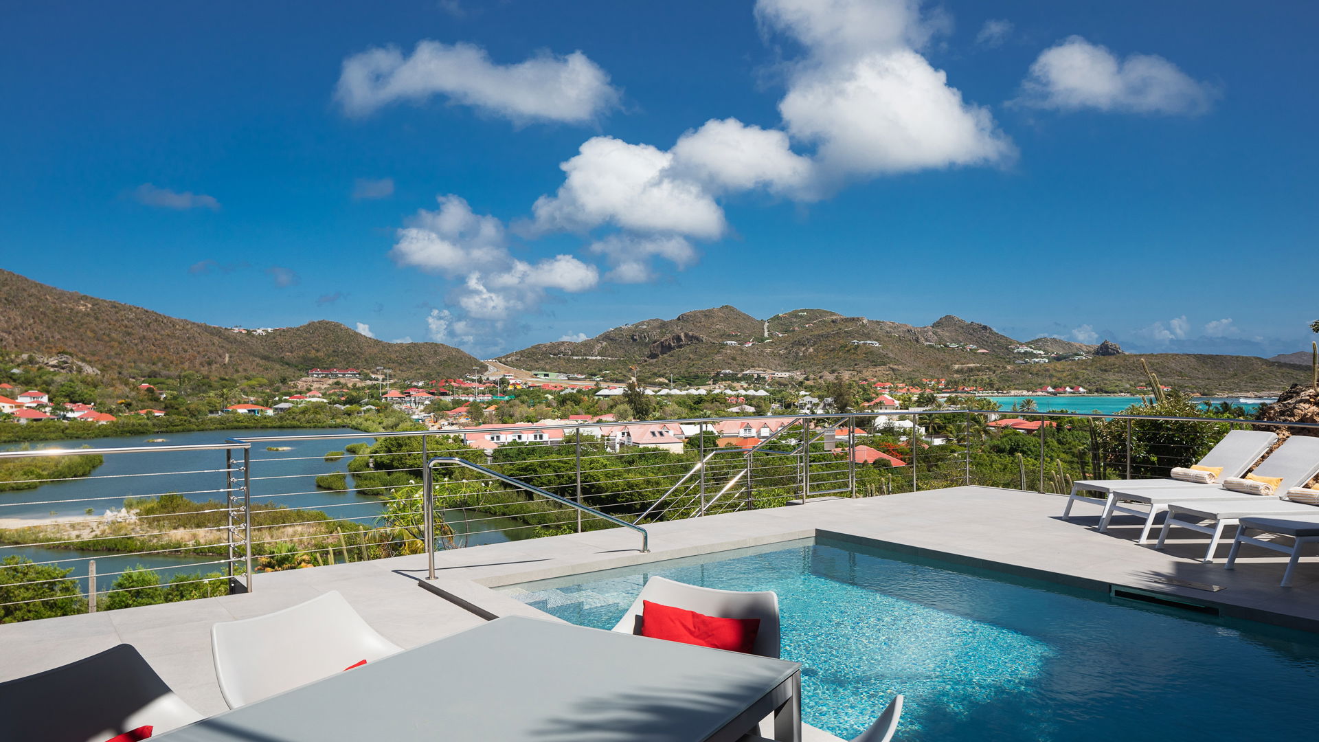 POOL & TERRACE