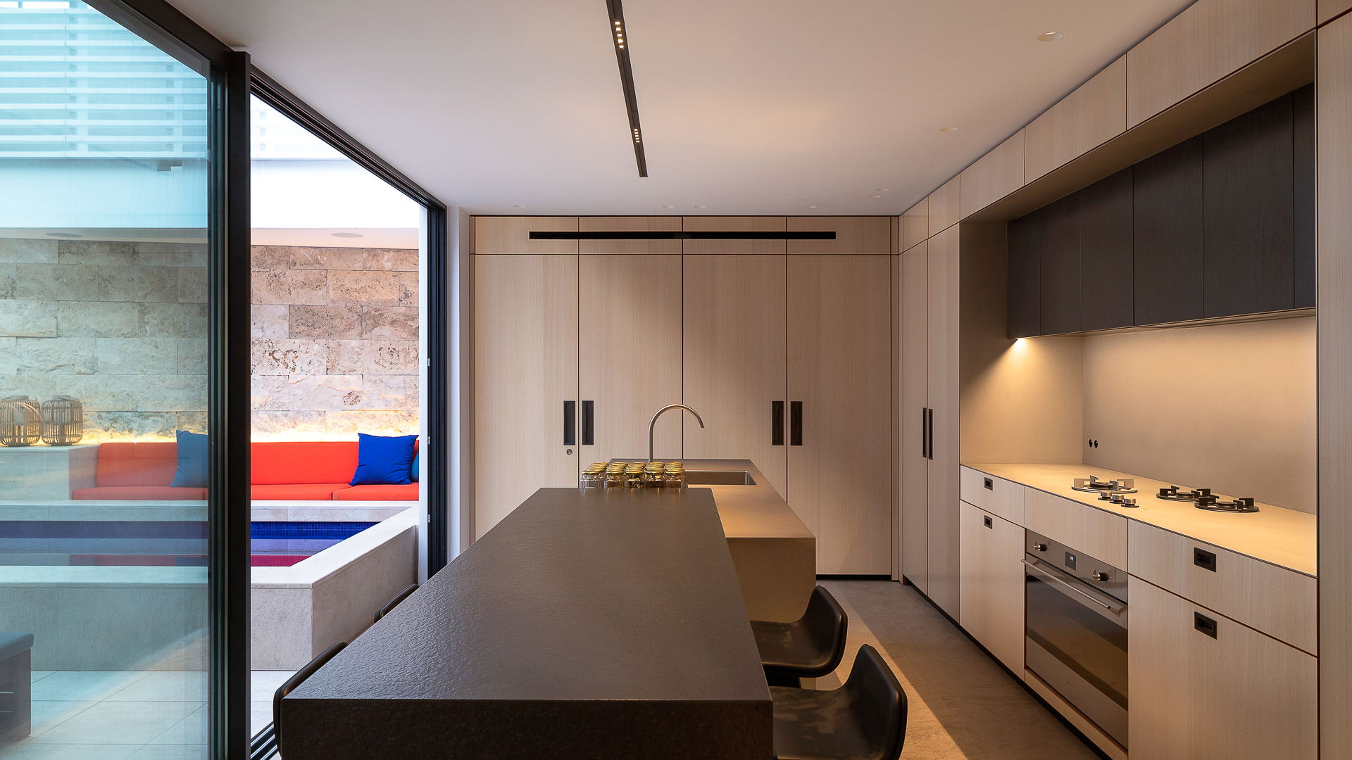 KITCHEN & DINING AREA