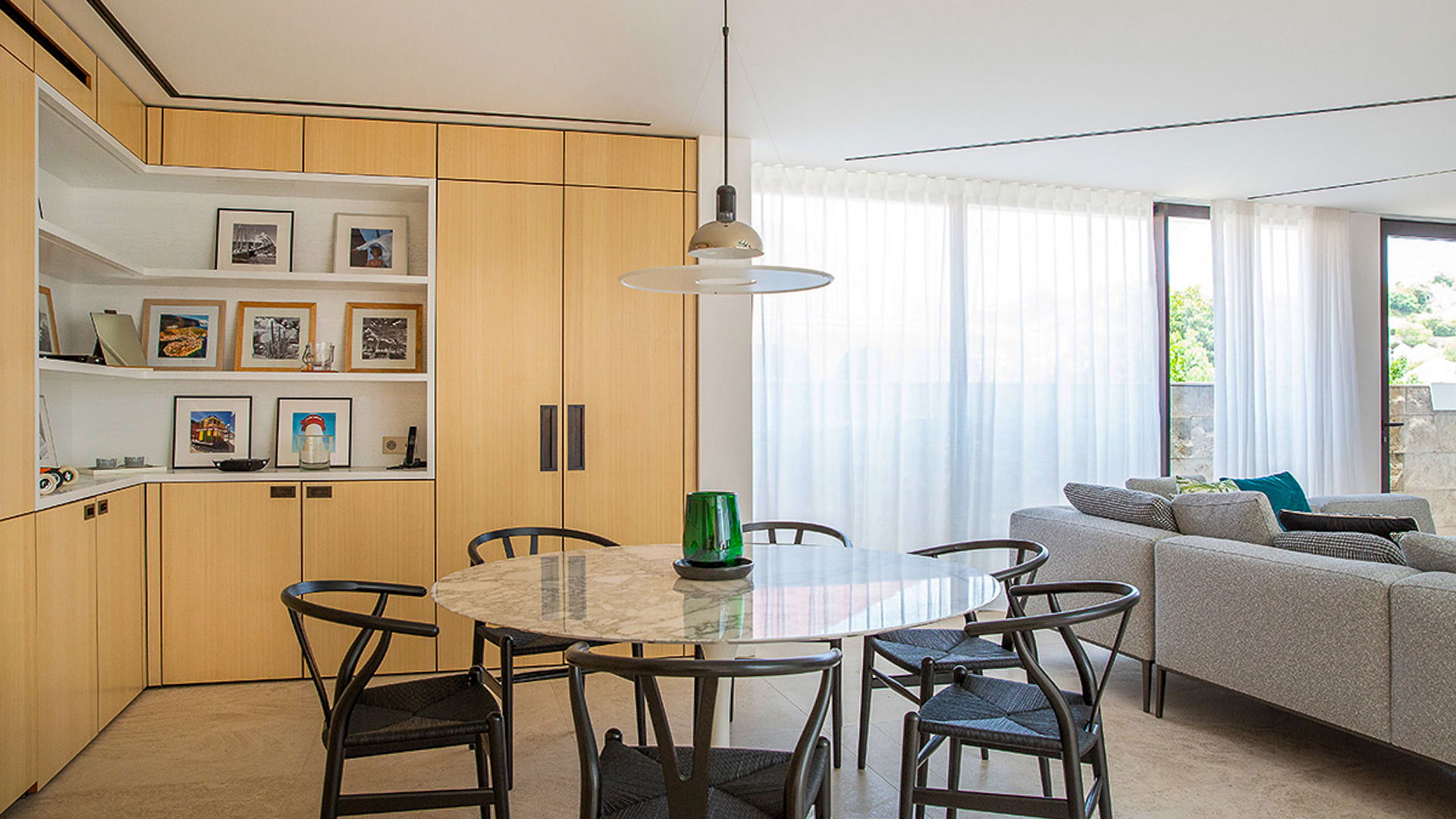 KITCHEN & DINING AREA