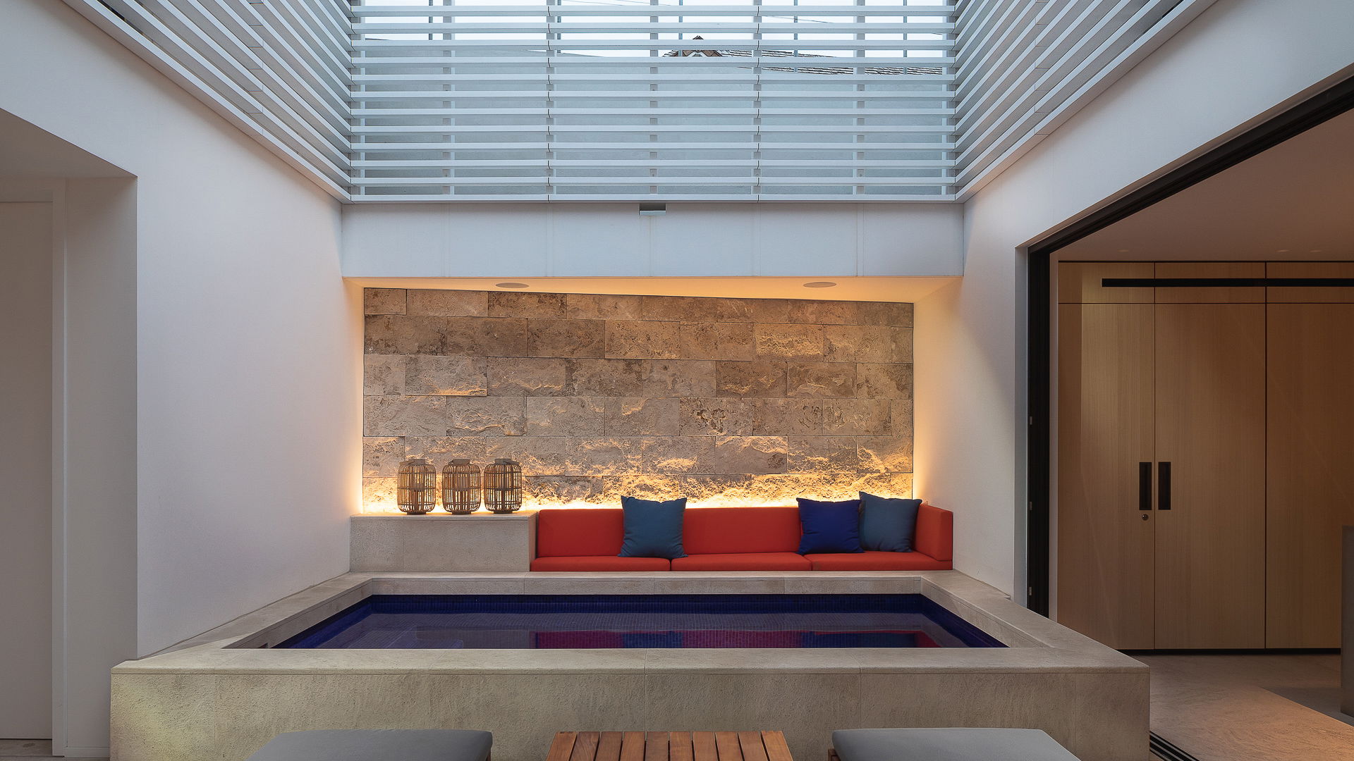 POOL & TERRACE