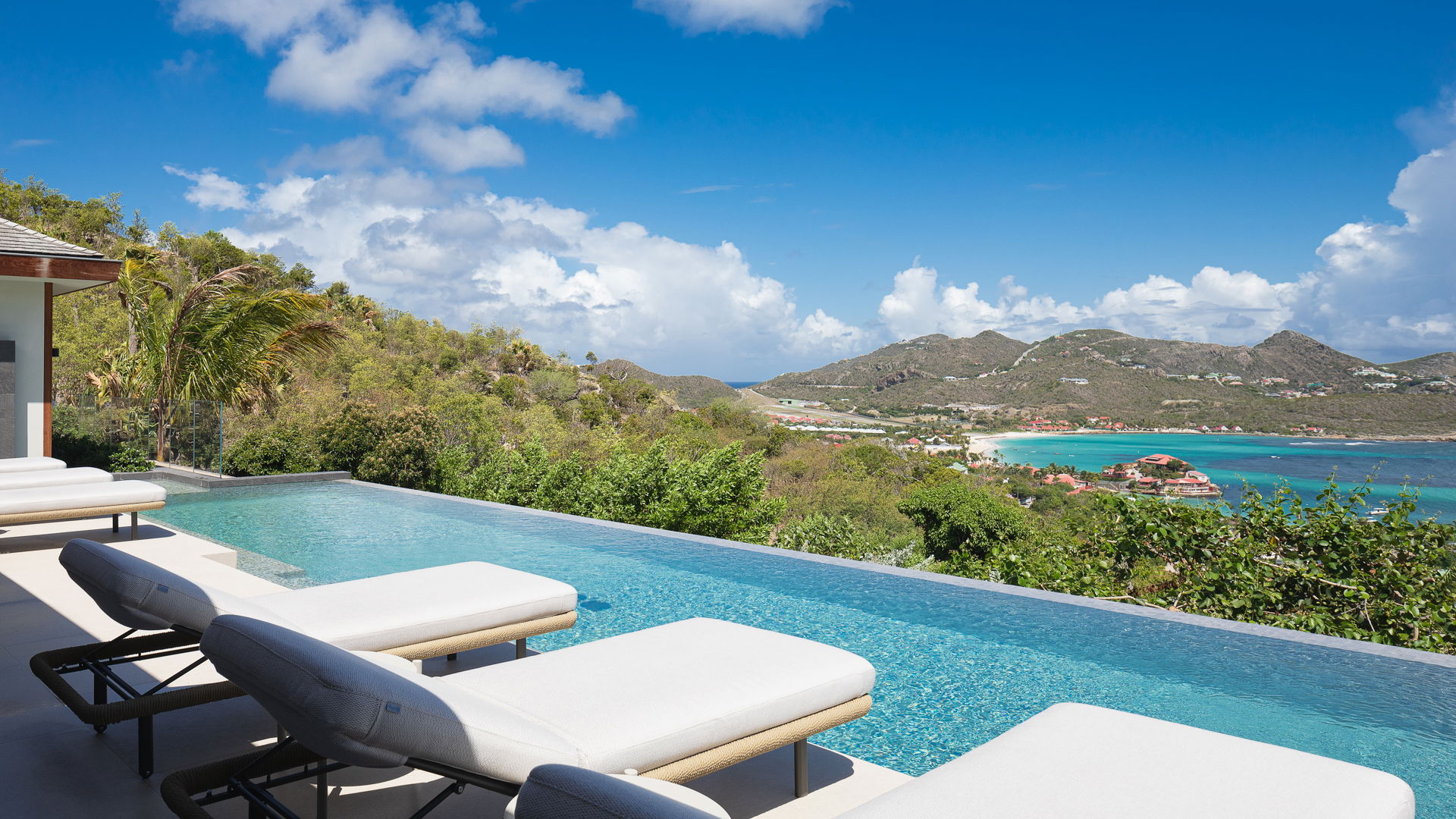 POOL & TERRACE