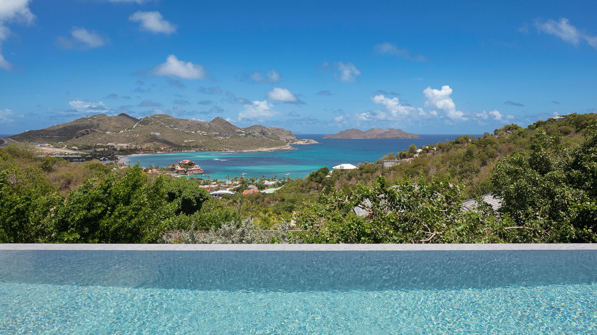 POOL & TERRACE