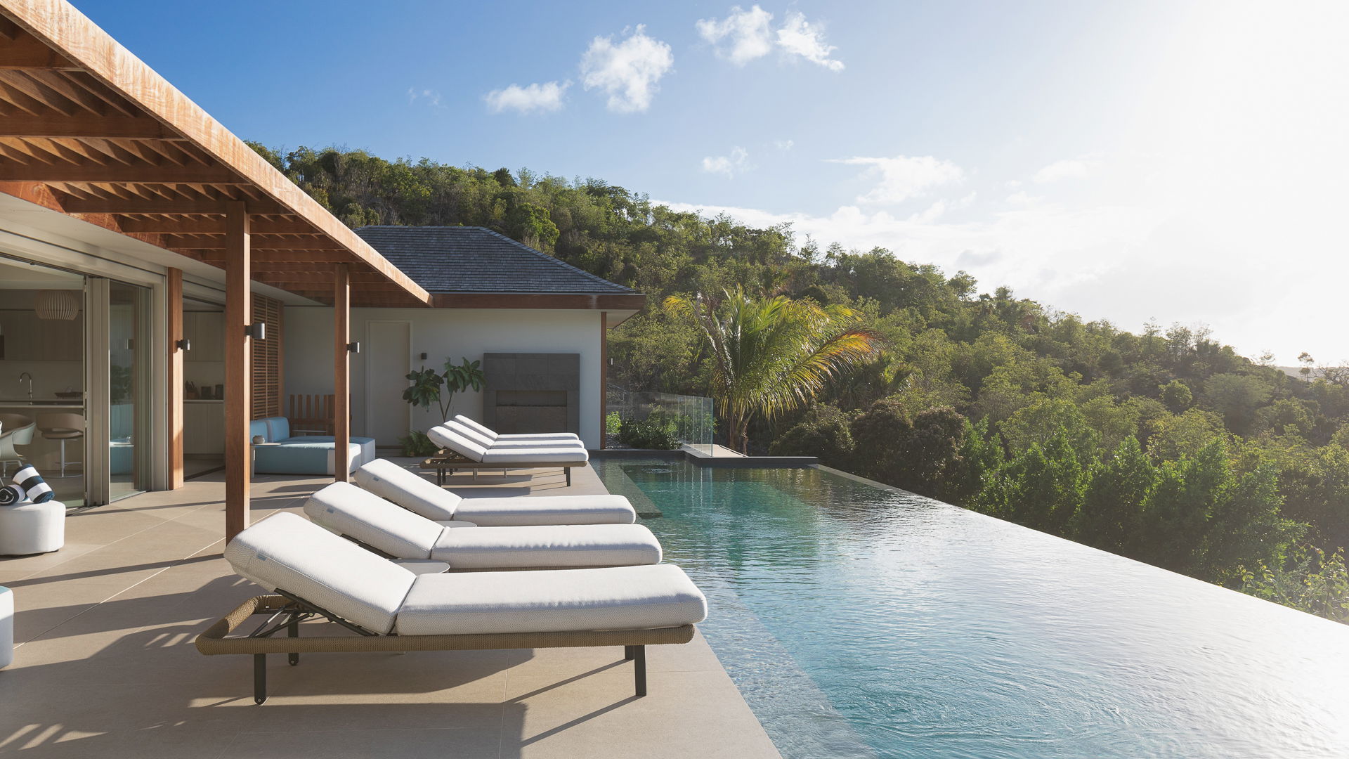 POOL & TERRACE