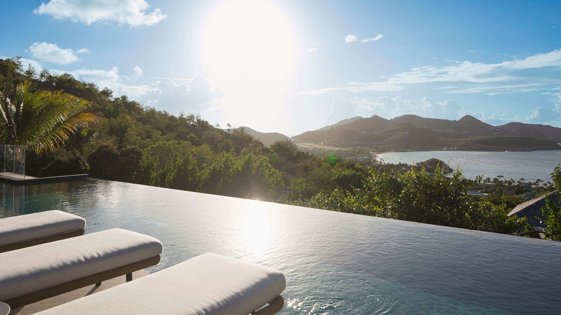 POOL & TERRACE