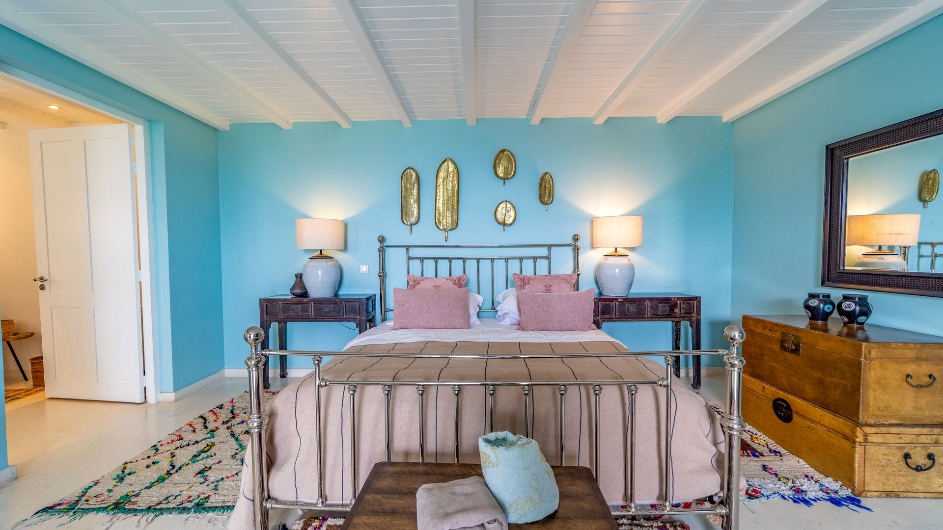 BEDROOM 2