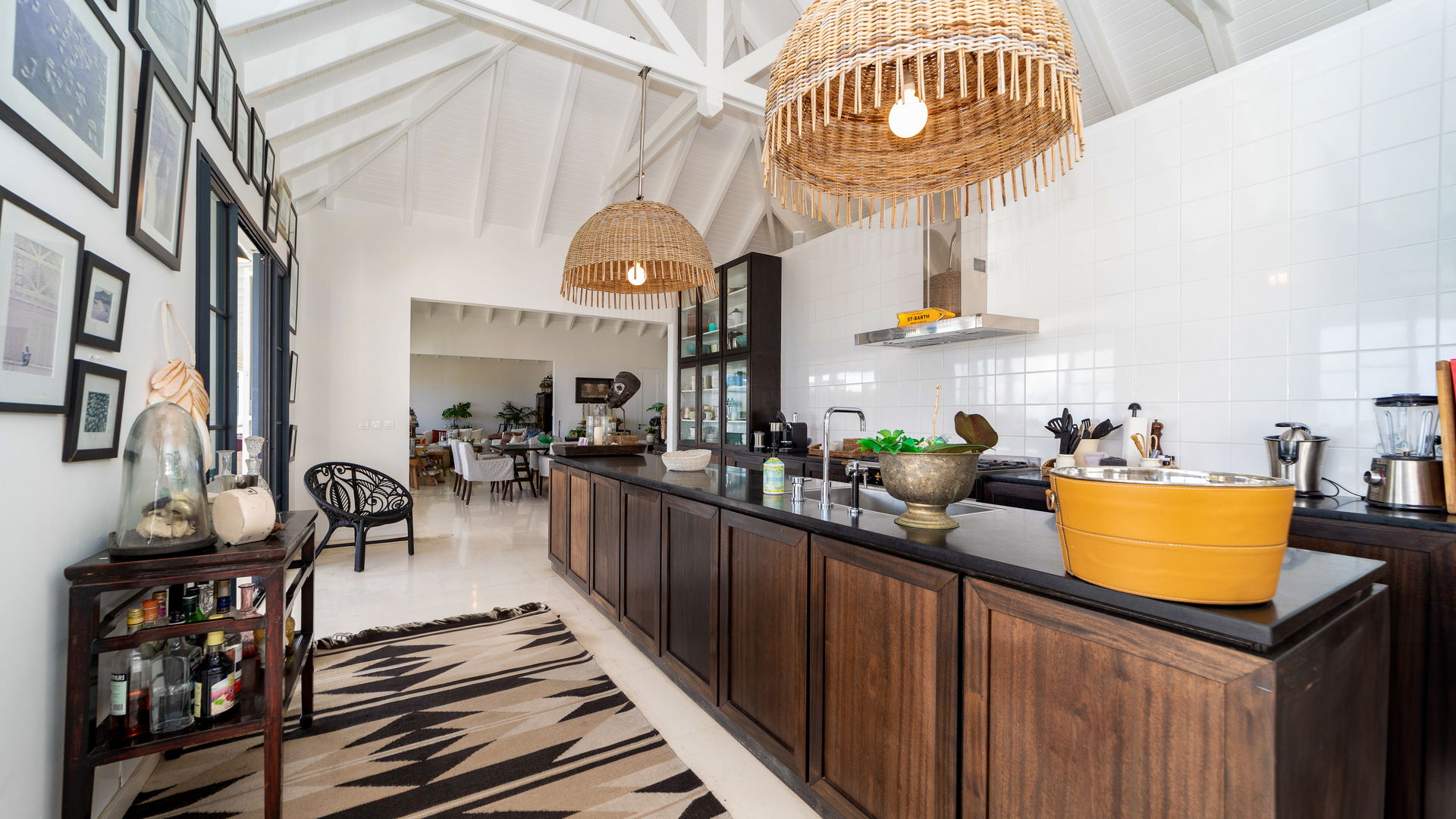 KITCHEN & DINING AREA