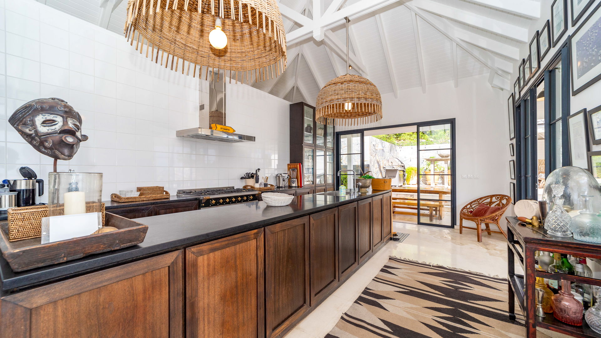 KITCHEN & DINING AREA