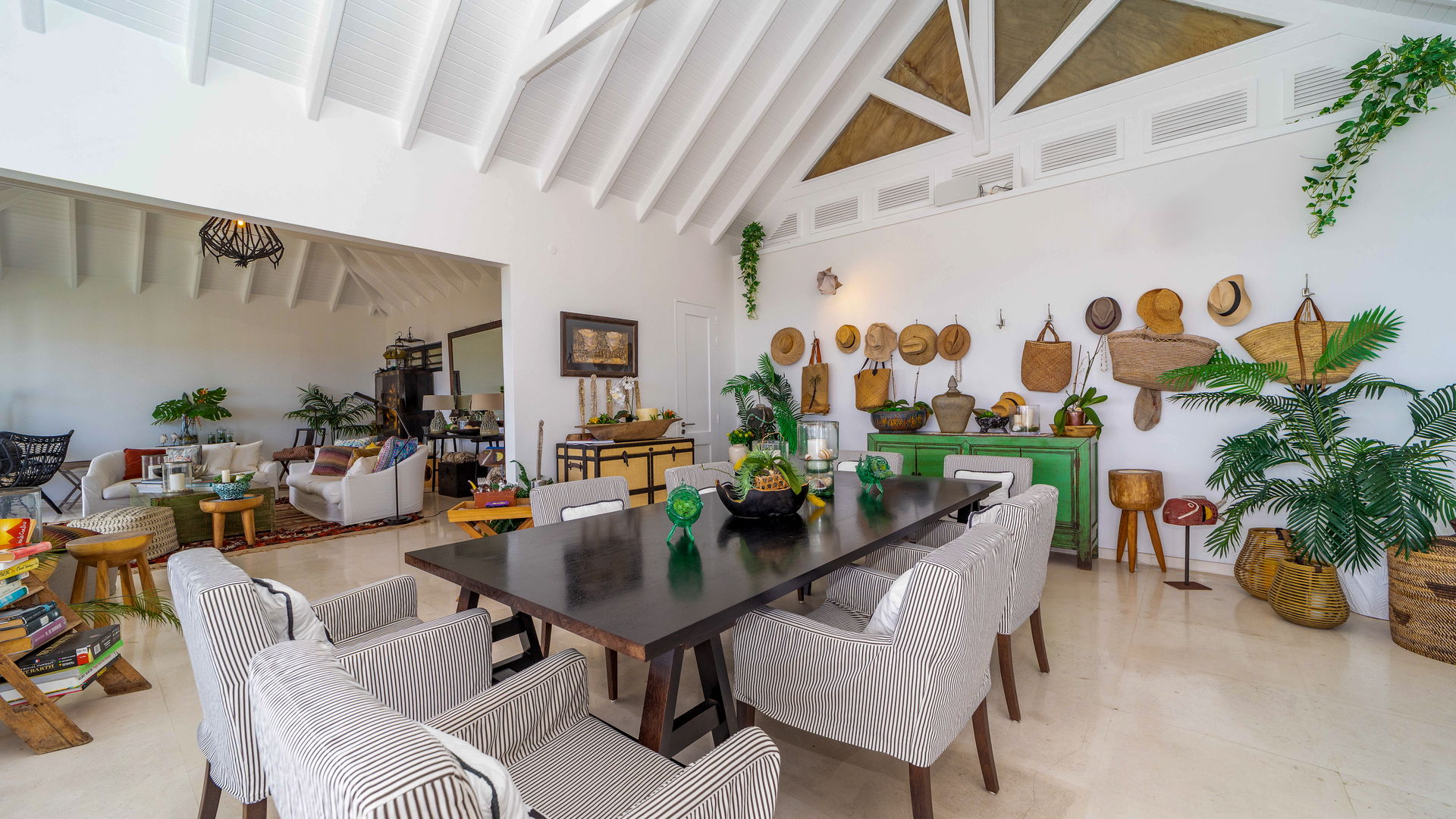 KITCHEN & DINING AREA