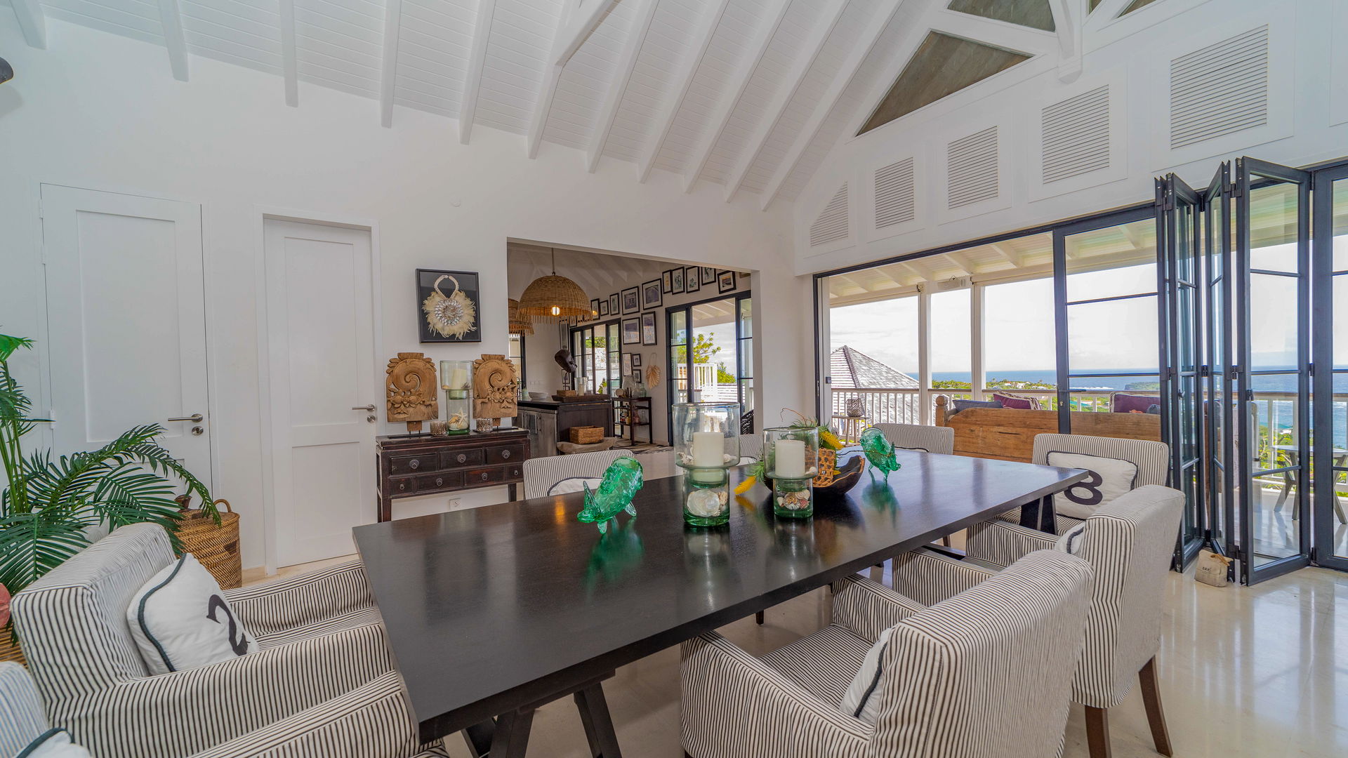 KITCHEN & DINING AREA