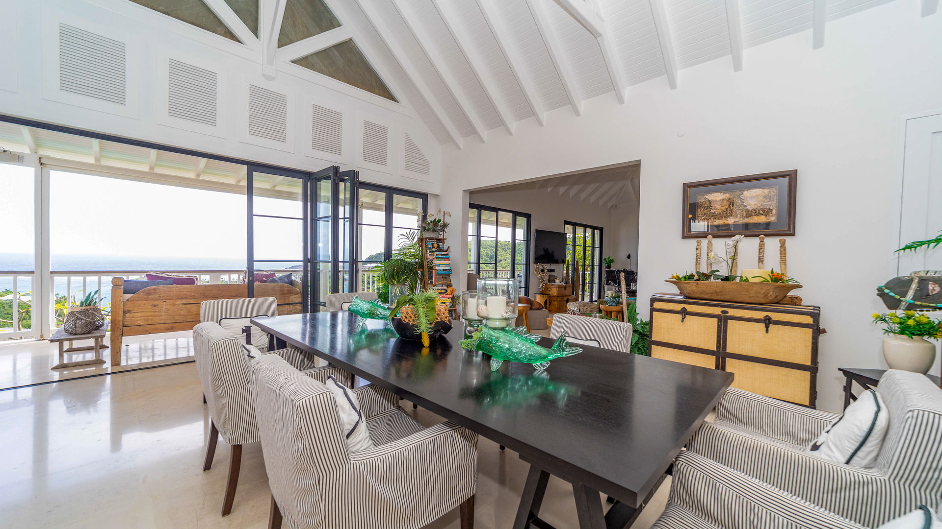 KITCHEN & DINING AREA