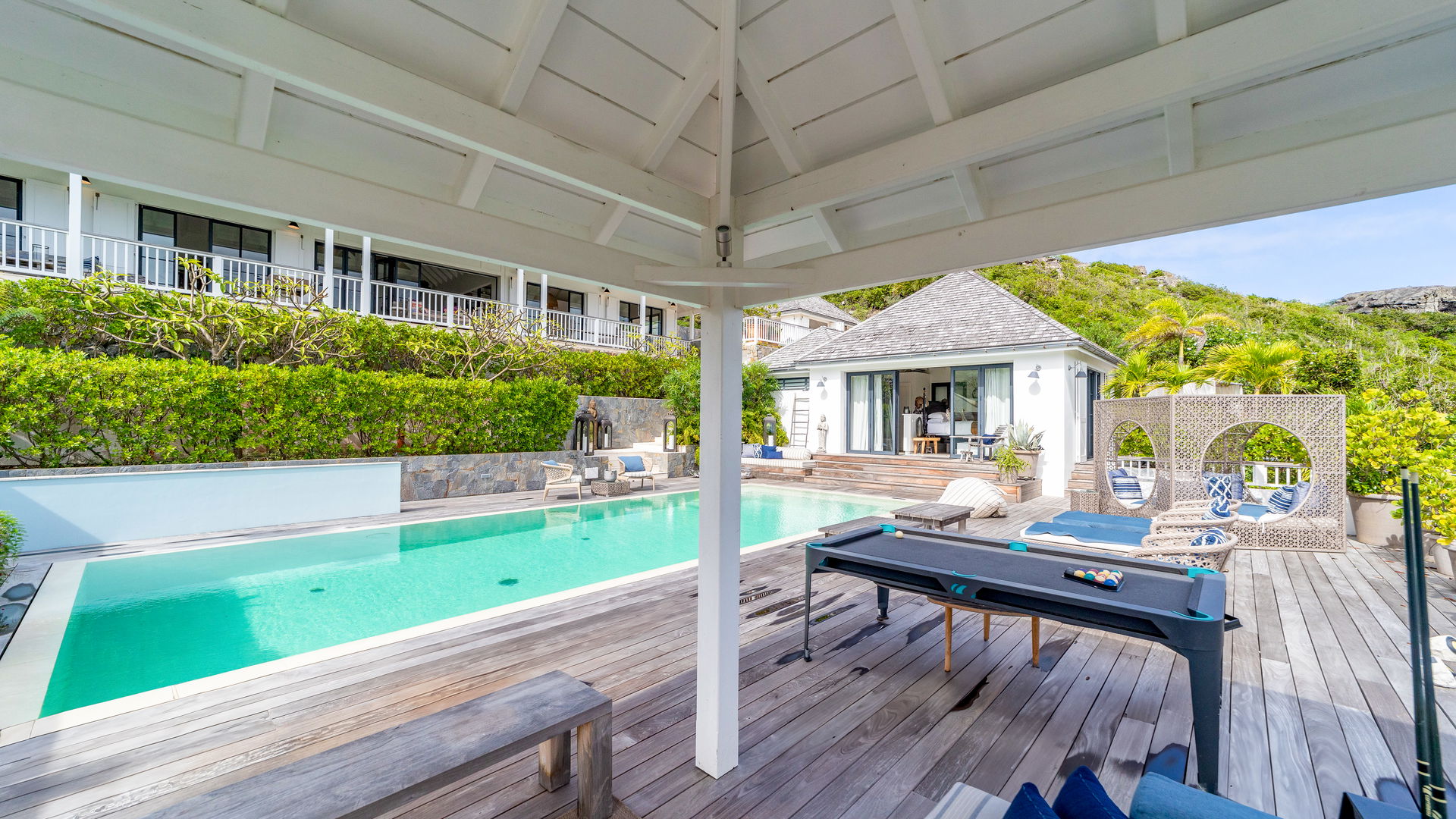 POOL & TERRACE