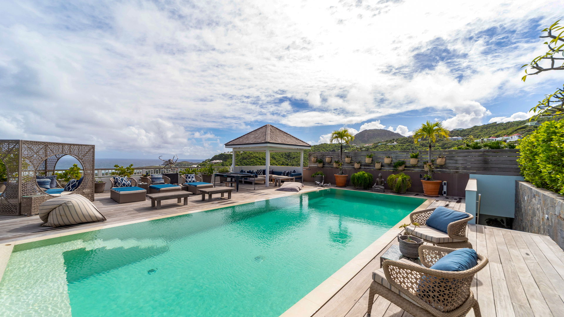 POOL & TERRACE