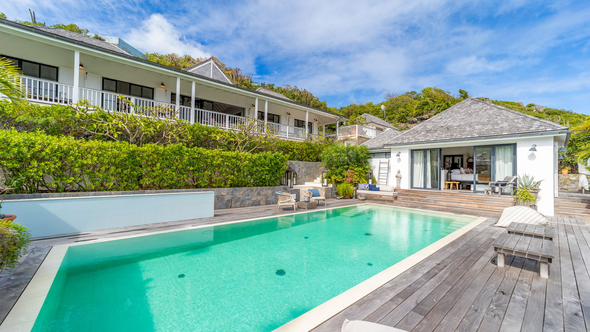 POOL & TERRACE