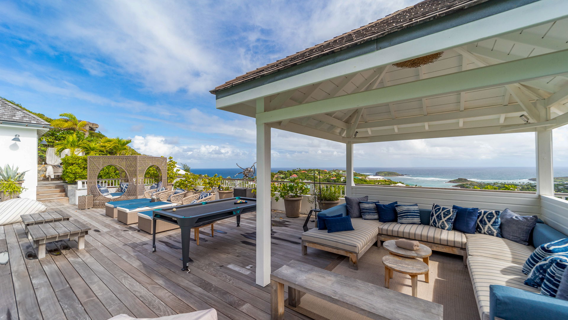 POOL & TERRACE