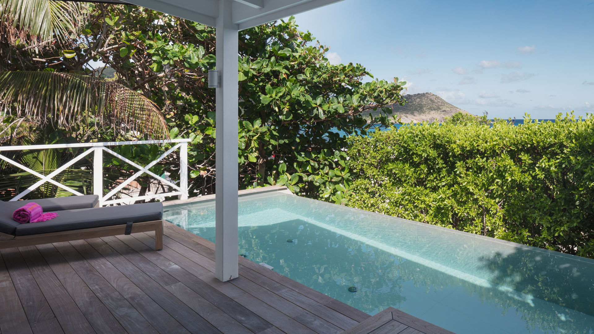 POOL & TERRACE