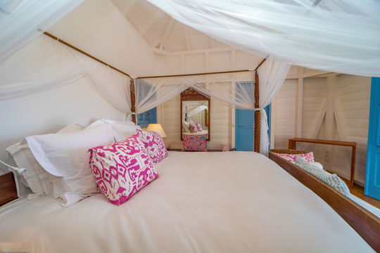 VILLA FABRIZIA BEDROOM1 3
