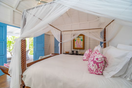 VILLA FABRIZIA BEDROOM1 6