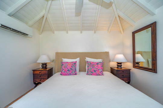 VILLA FABRIZIA BEDROOM2 3