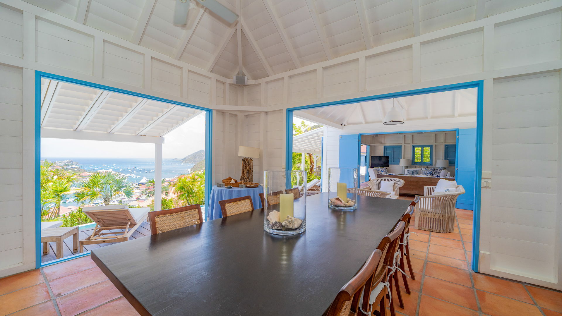 KITCHEN & DINING AREA