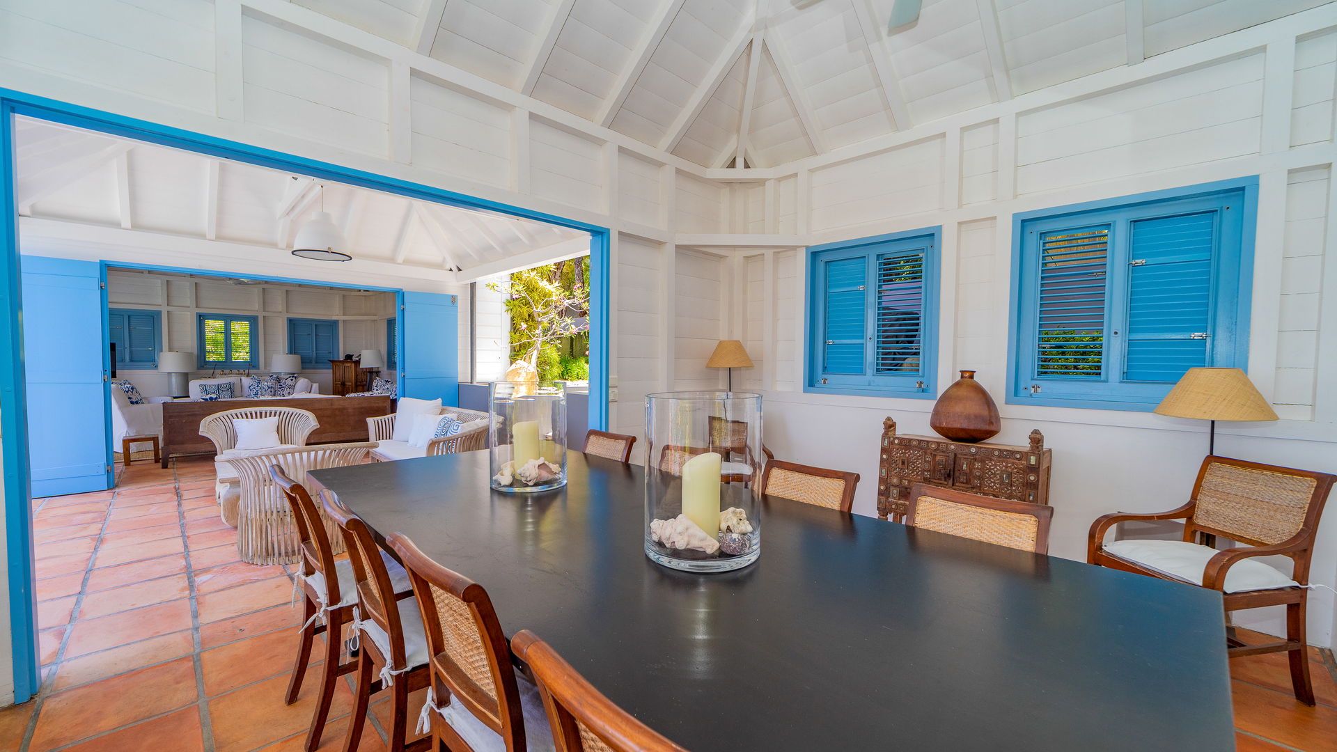 KITCHEN & DINING AREA