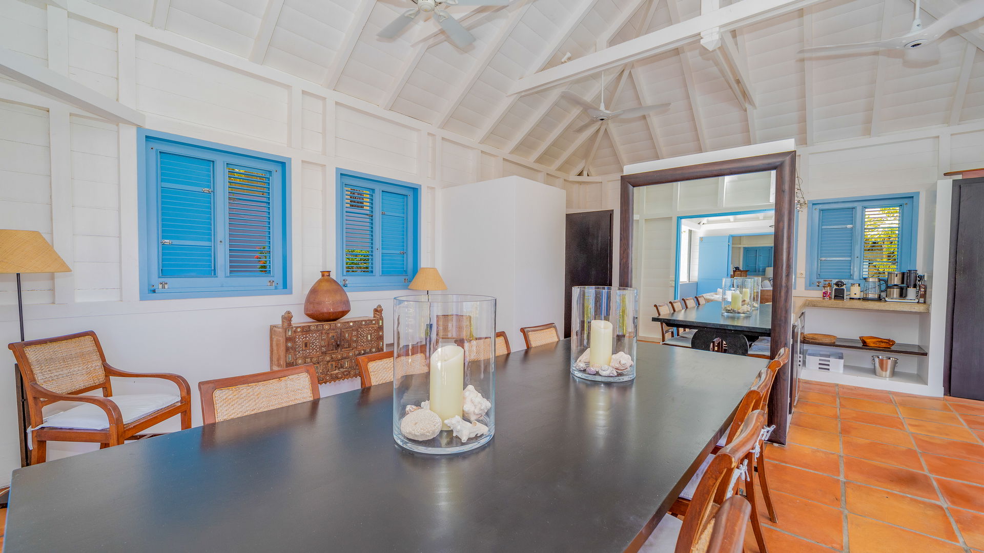 KITCHEN & DINING AREA