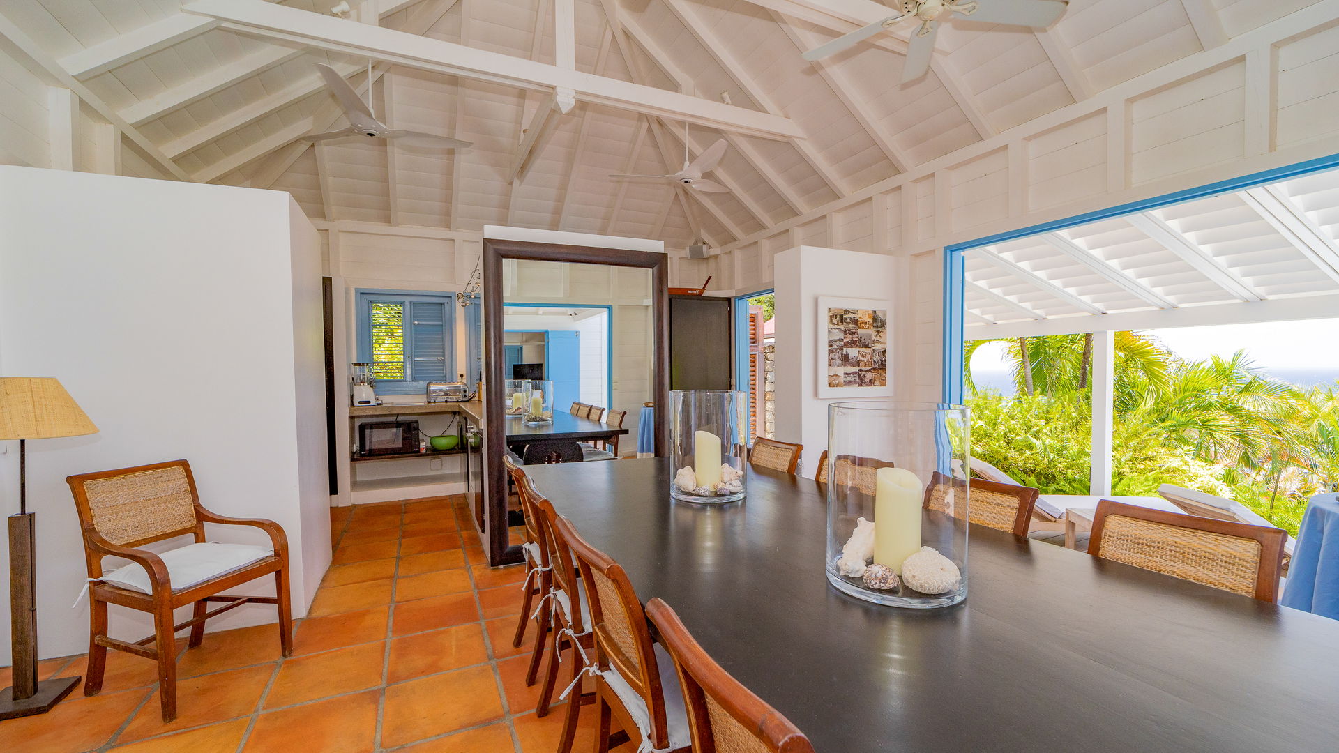KITCHEN & DINING AREA