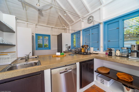 VILLA FABRIZIA KITCHEN & DINING AREA 6