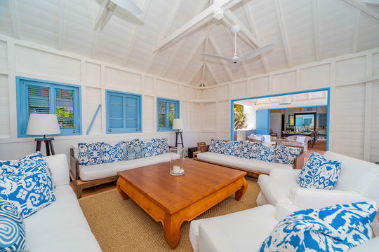 VILLA FABRIZIA LIVING AREA 3
