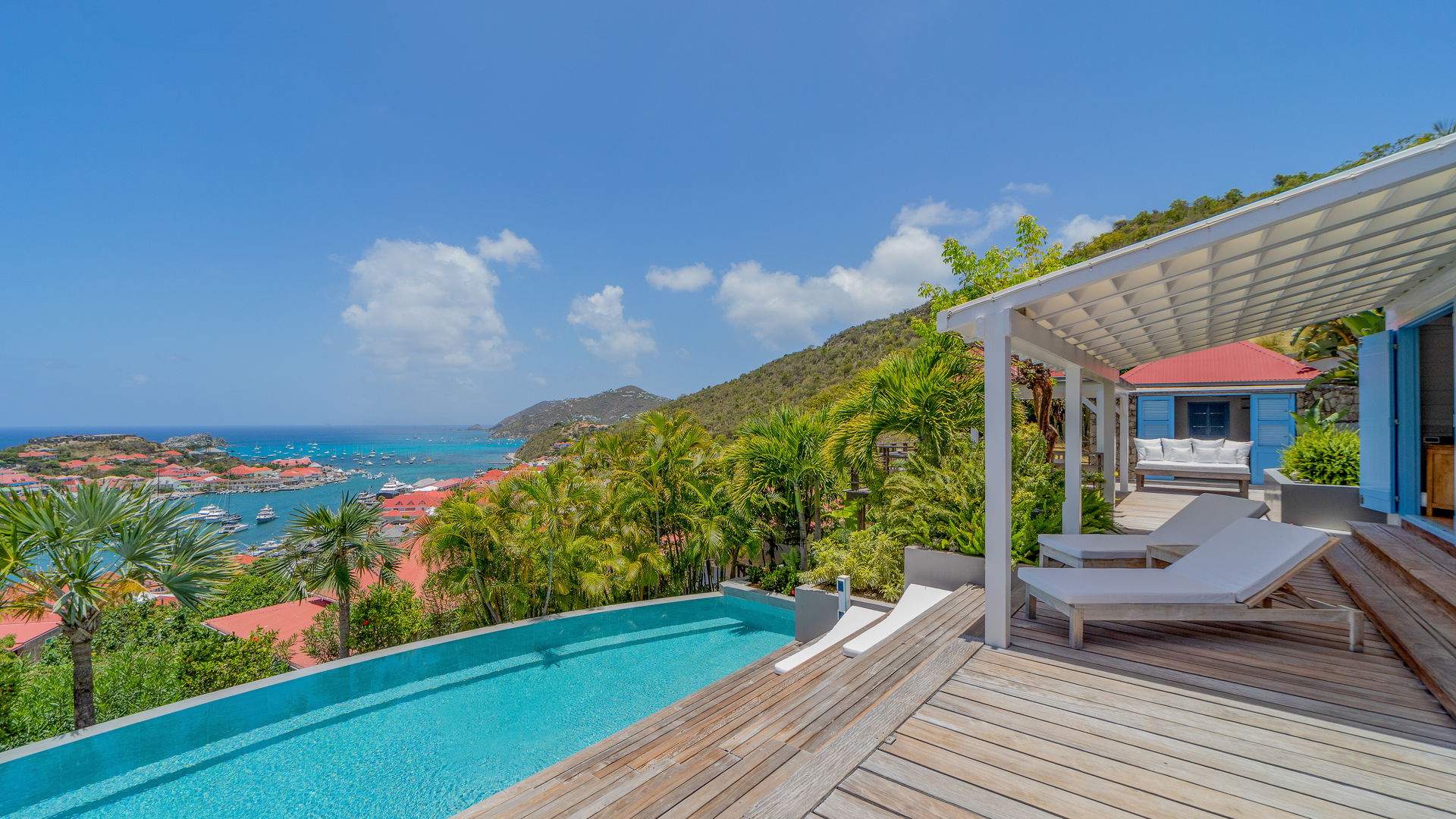 POOL & TERRACE