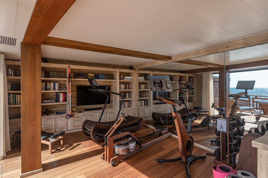 VILLA NUREYEV FITNESS ROOM & MASSAGE ROOM 4