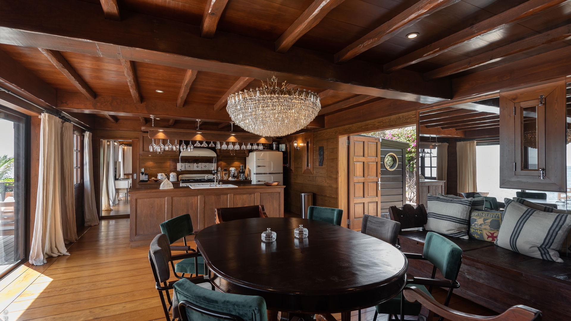 KITCHEN & DINING AREA