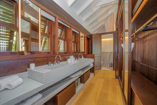 VILLA OVER THE OCEAN BEDROOM1 10