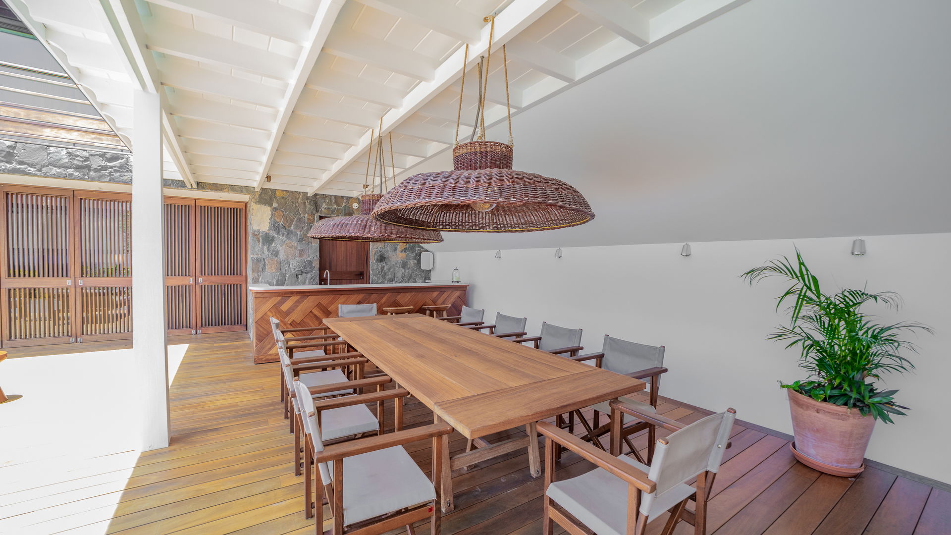 KITCHEN & DINING AREA