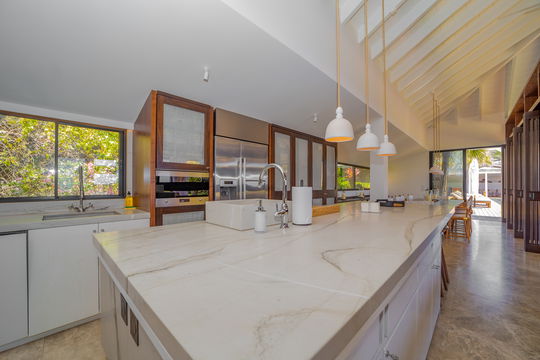 VILLA OVER THE OCEAN KITCHEN & DINING AREA 2