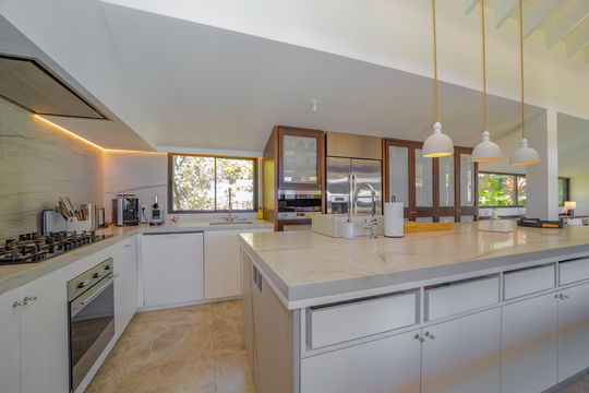 VILLA OVER THE OCEAN KITCHEN & DINING AREA 3