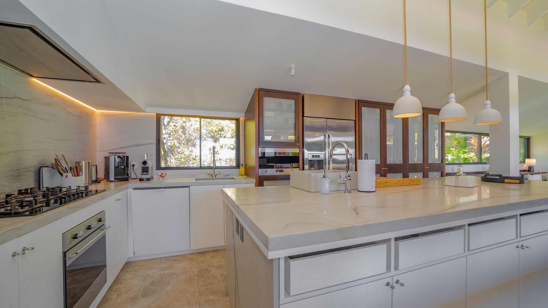KITCHEN & DINING AREA