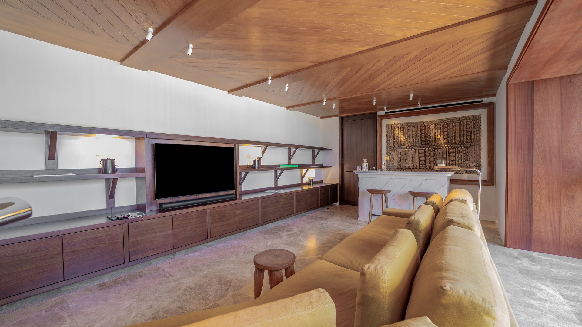 LOUNGE ROOM