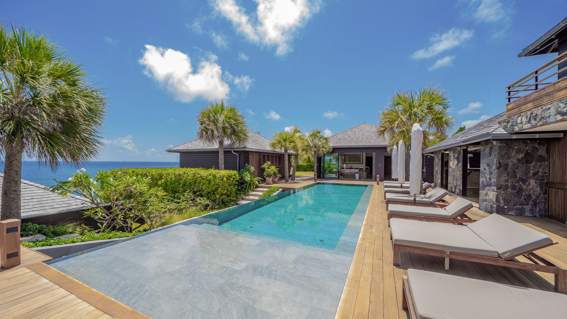 POOL & TERRACE